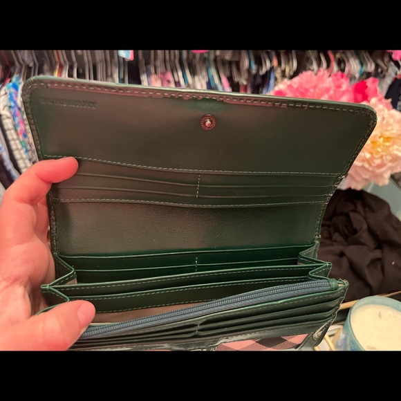 100% Authentic Burberry Nova Check Large Wallet with Green Patent leather. - Picture 3 of 6